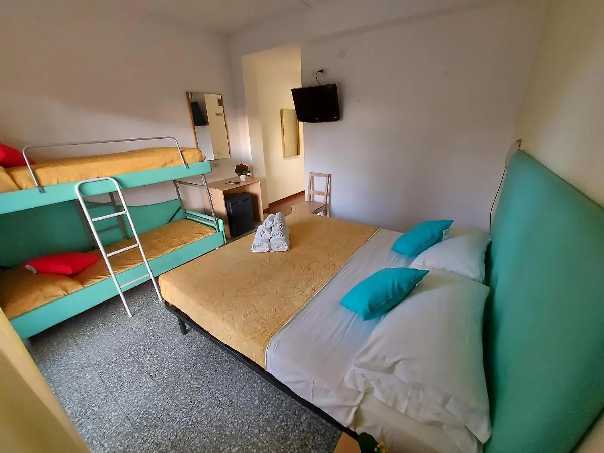 Hotel Senza Pensieri Riccione 3*,  Italia