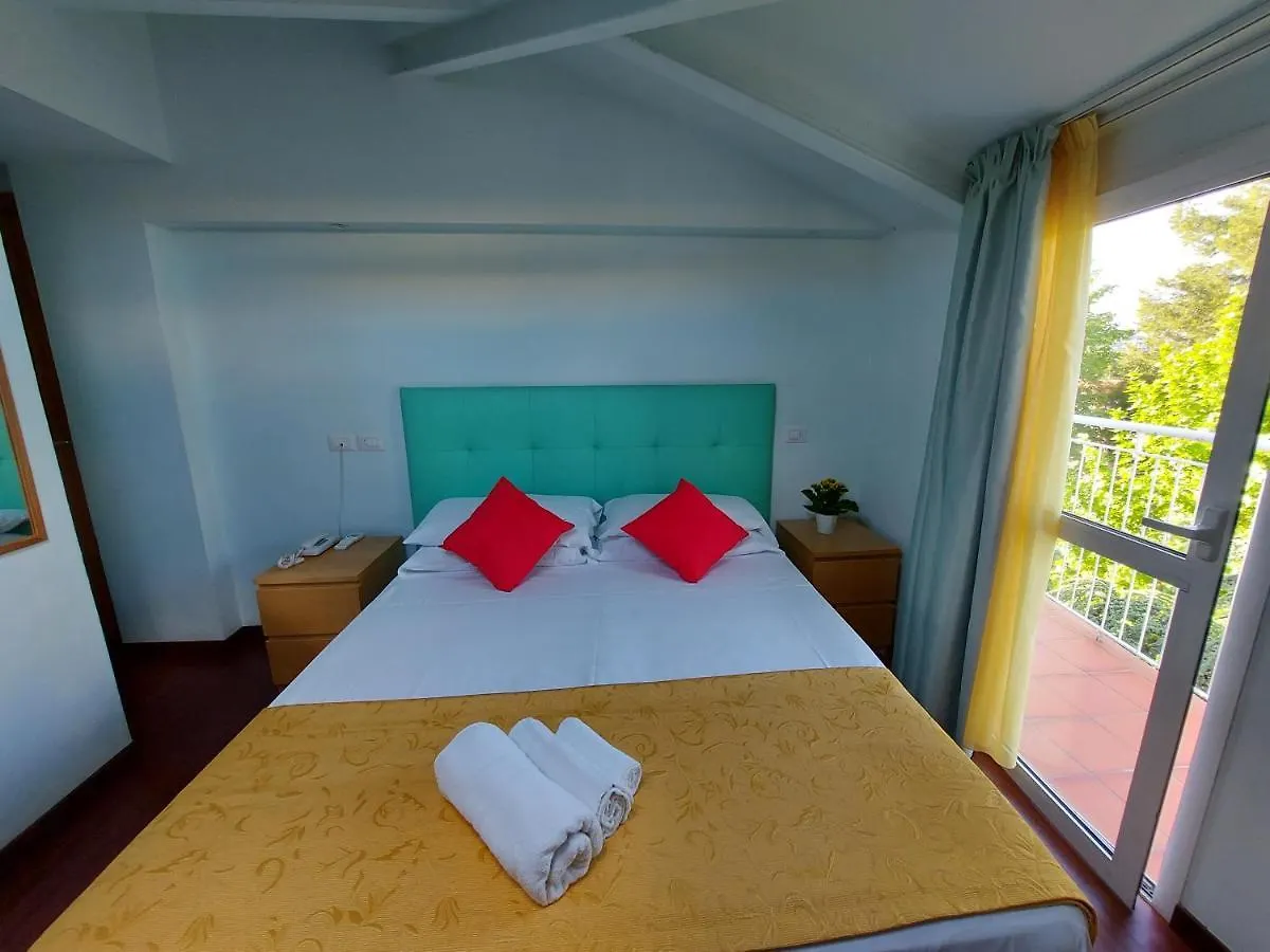 Hotel Senza Pensieri Riccione 3*,